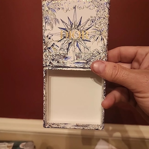 Dior gift box great for bundling with jewelry - Picture 3 of 5